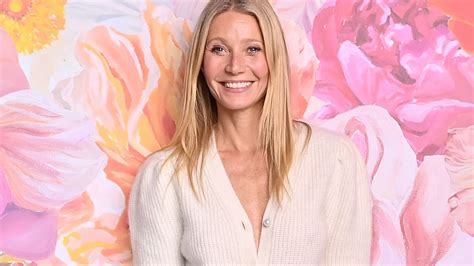 gwenyth paltrow naked|Gwyneth Paltrow poses nude, paints body gold for 50th birthday。